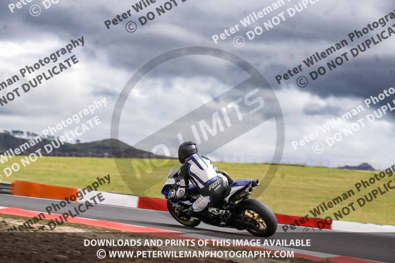 cadwell no limits trackday;cadwell park;cadwell park photographs;cadwell trackday photographs;enduro digital images;event digital images;eventdigitalimages;navarra;no limits trackdays;peter wileman photography;racing digital images;trackday digital images;trackday photos